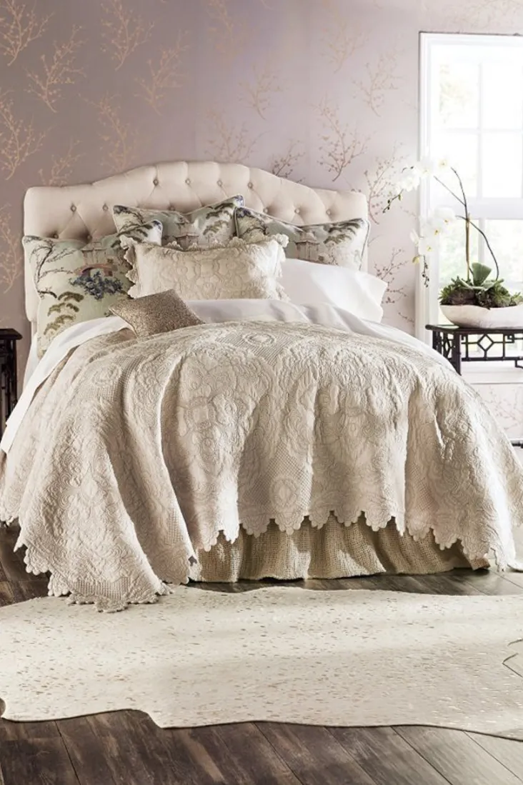 marguerite_scalloped_quilt_2.webp Fashion Soft Surroundings Marguerite Scalloped Quilt Gardenia
